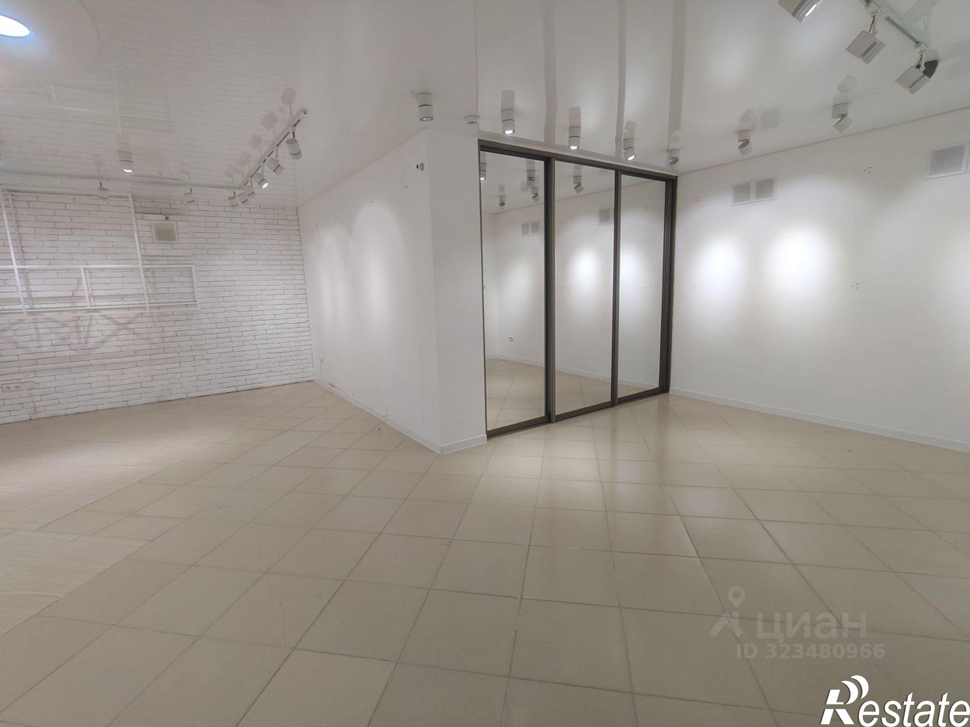 Сдать торговое помещение за 248 958 рублей на Хабаровск, улица Дзержинского, 39