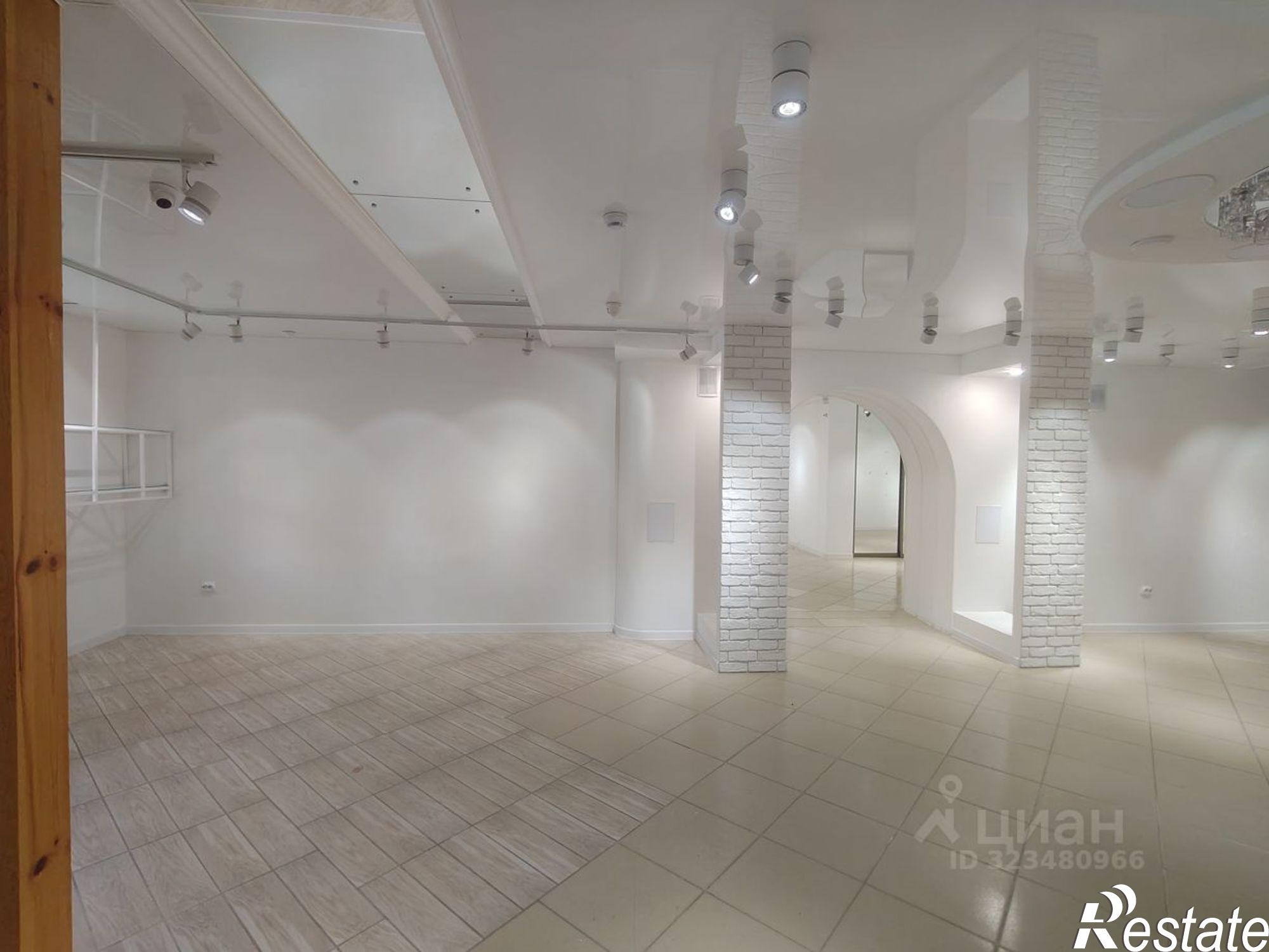 Сдать торговое помещение за 248 958 рублей на Хабаровск, улица Дзержинского, 39