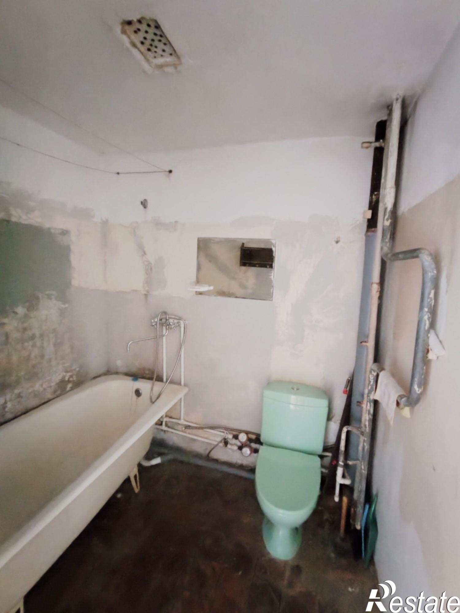 Купить квартиру за 700 000 рублей на Россия,  г. Амурск, р-н Микрорайон-5, пр-кт. Октябрьский, д. 7, корп. В