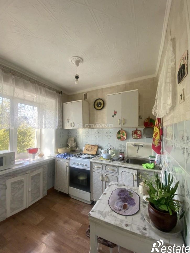 2-комн квартира Россия,  г. Амурск, пр-кт. Комсомольский, д. 6
