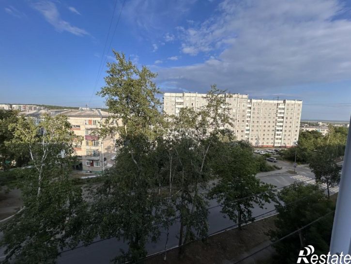 2-комн квартира Россия,  г. Амурск, р-н Микрорайон-5, пр-кт. Октябрьский, д. 5